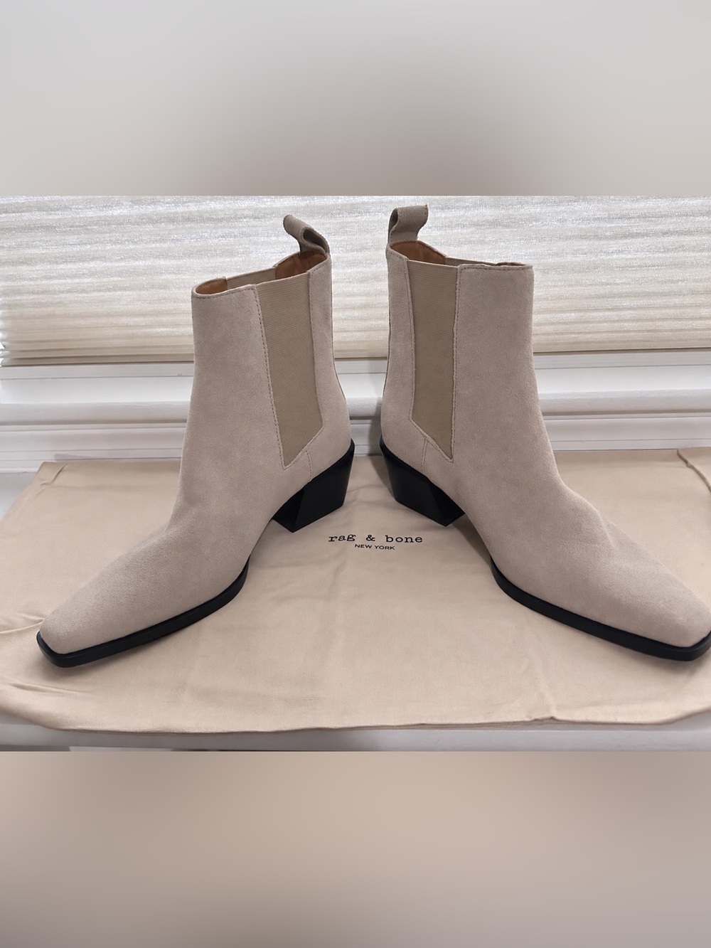 ✨NWOT rag & bone Joni Suede Chelsea Boots bone/ ivory color Sz 8✨